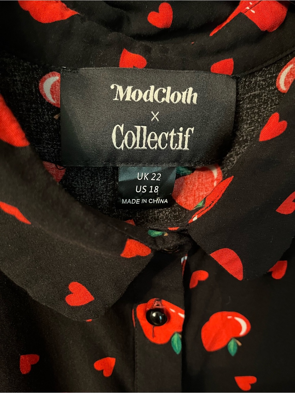 ModCloth Black Blouse with Red Apple & Heart Print Size 18 US - Picture 5 of 12